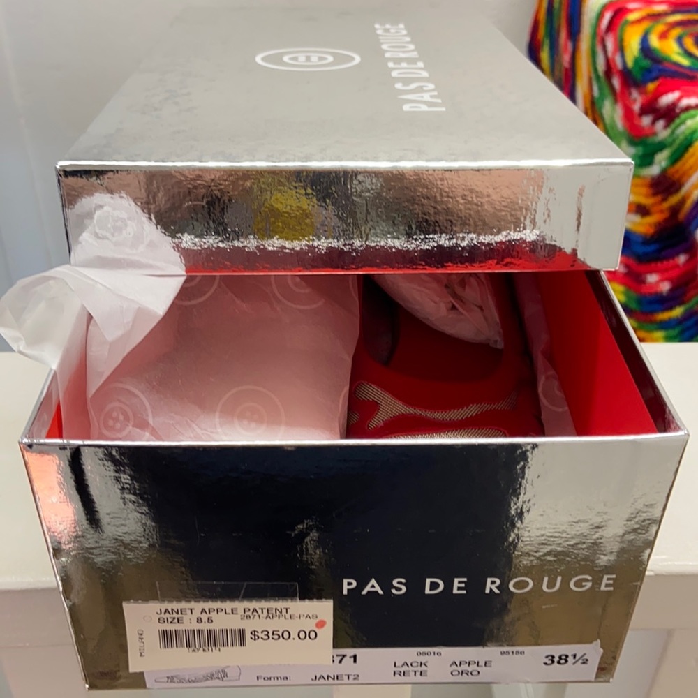 PAS DE ROUGE flats
